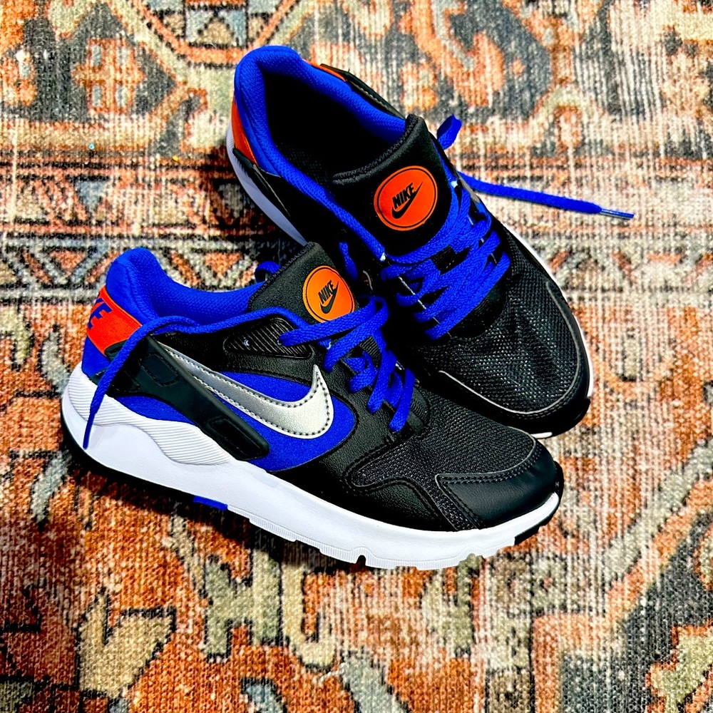 Nike LD Victory youth sneakers